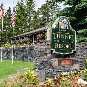  Деревянный коттедж Tunnel Mountain